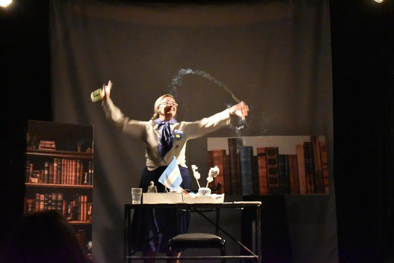 Maestra de la Patria Mía, obra de teatro